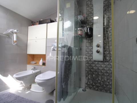 Moradia t3 com espaço exterior na areosa, porto