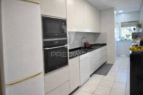 Apartamento t2 com terraço e vista mar