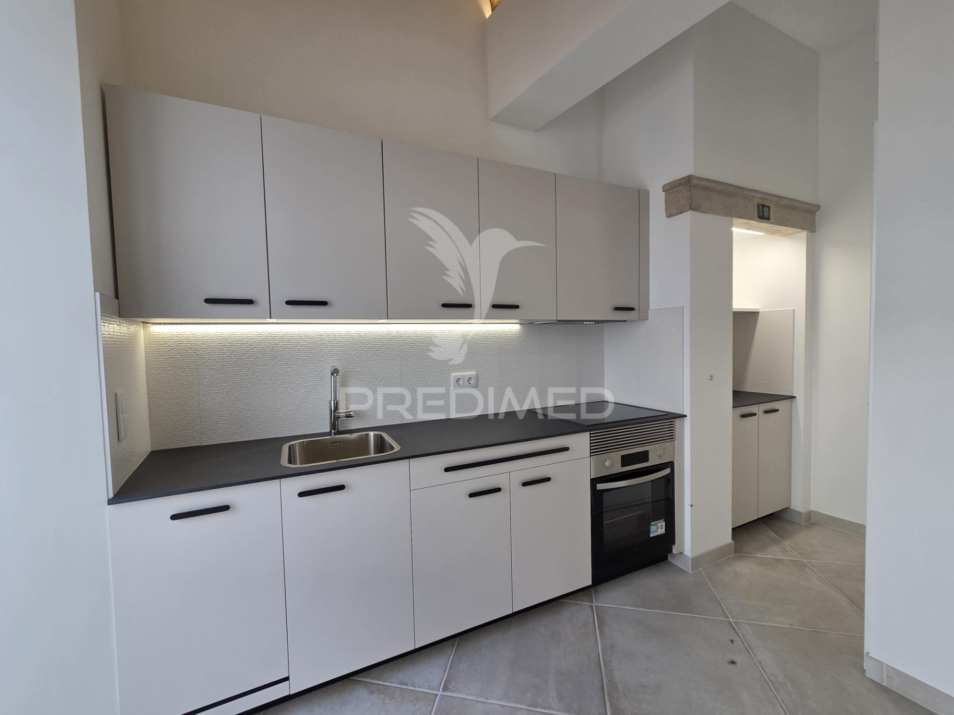 Moradia renovada com açoteia e mirante – olhão