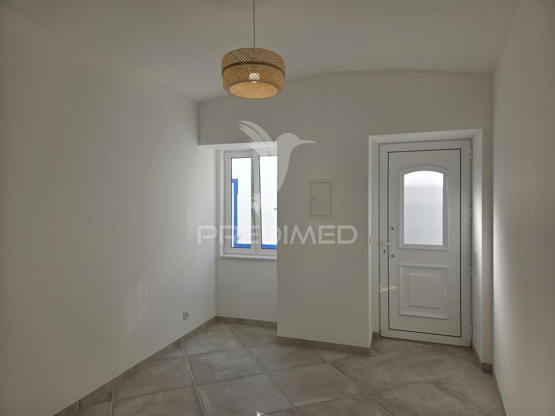 Moradia renovada com açoteia e mirante – olhão