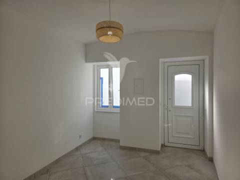 Moradia renovada com açoteia e mirante – olhão