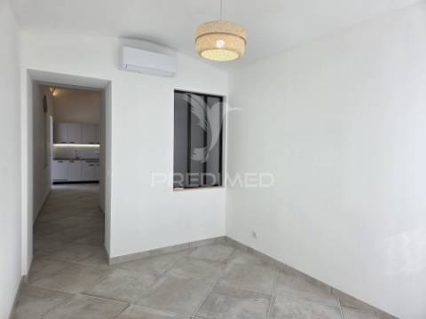Moradia renovada com açoteia e mirante – olhão