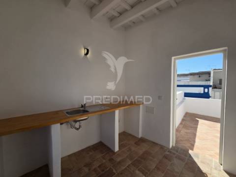 Moradia renovada com açoteia e mirante – olhão