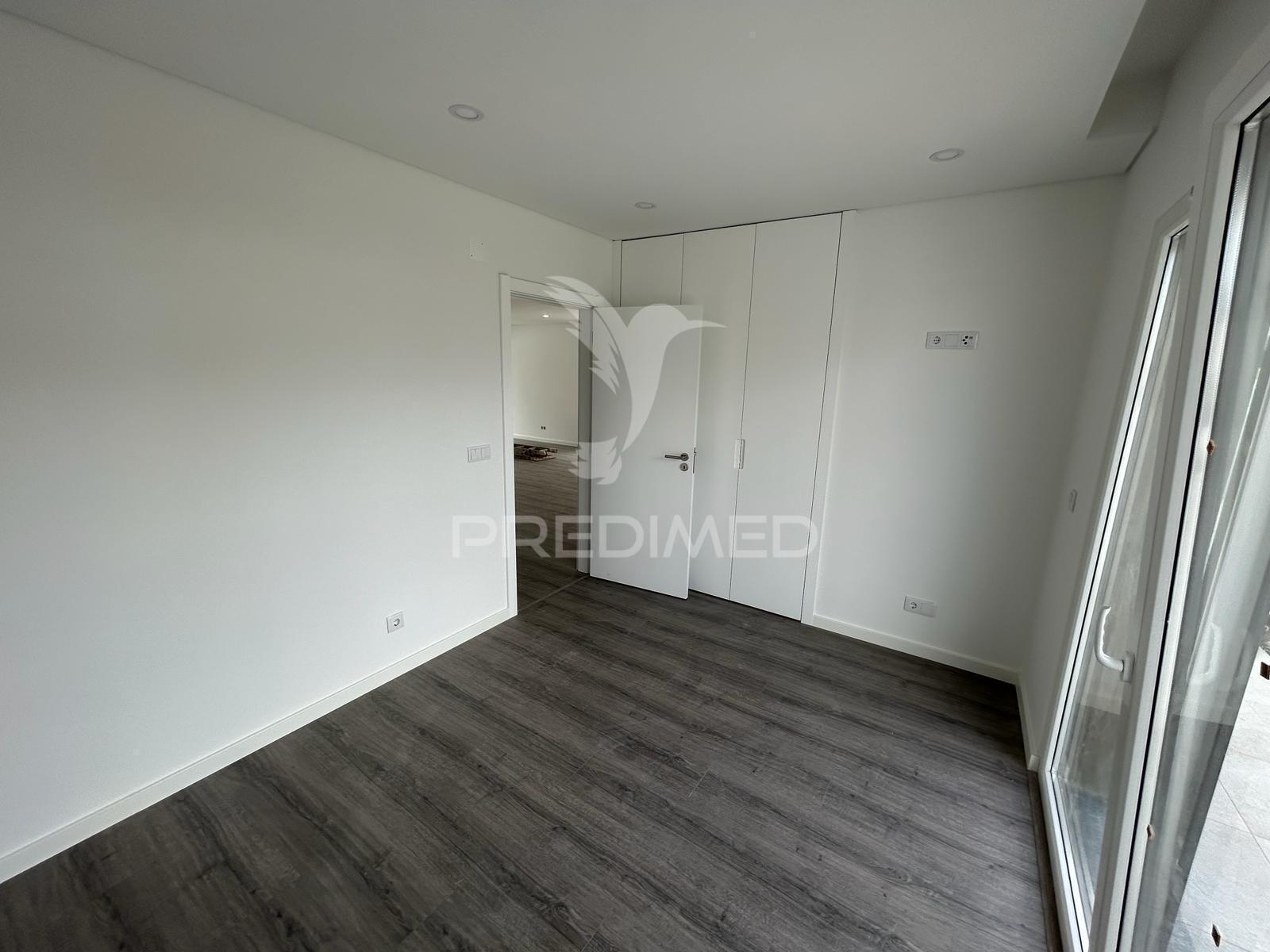 Apartamento t3 laranjeiro almada remodelado