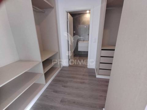 Apartamento t3 laranjeiro almada remodelado
