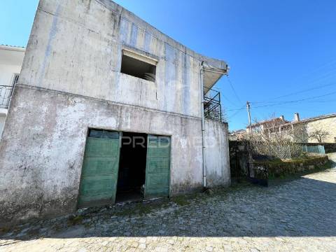 Moradia t3 com garagem e terreno em samorinha – carrazeda de ansiães