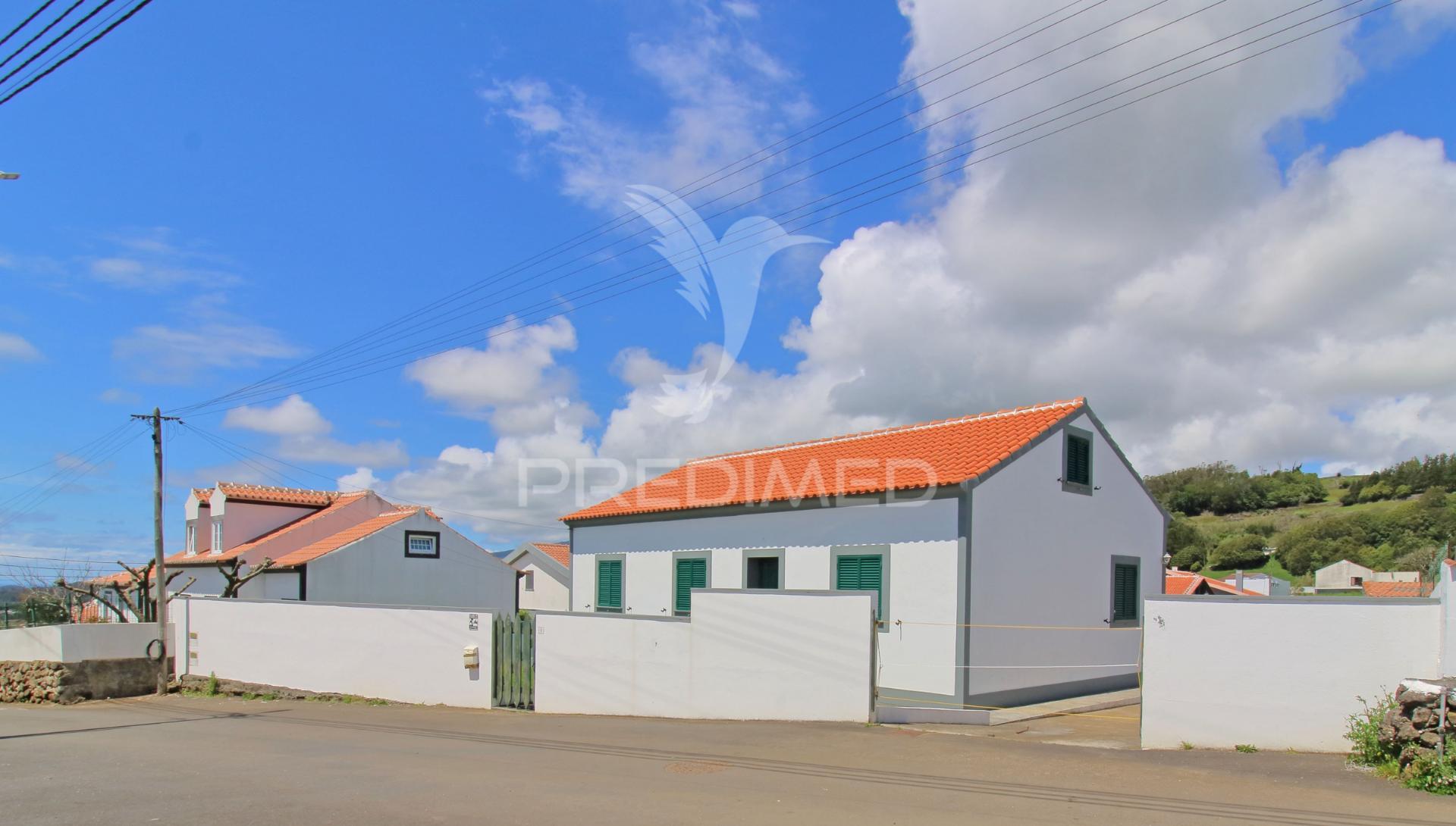 Moradia t3 à venda em santa luzia – angra do heroísmo