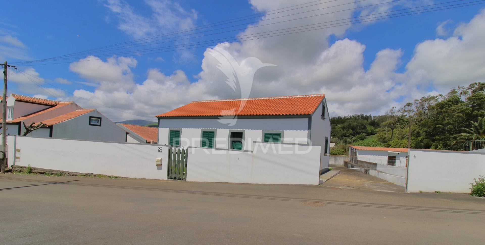 Moradia t3 à venda em santa luzia – angra do heroísmo