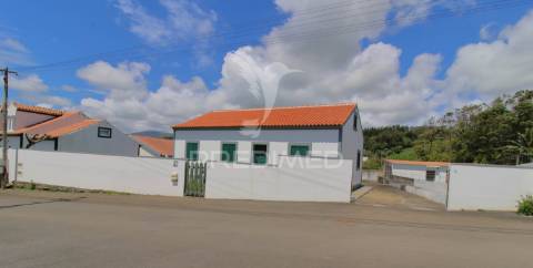 Moradia t3 à venda em santa luzia – angra do heroísmo