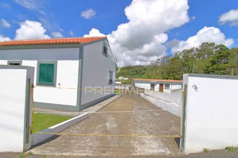 Moradia t3 à venda em santa luzia – angra do heroísmo