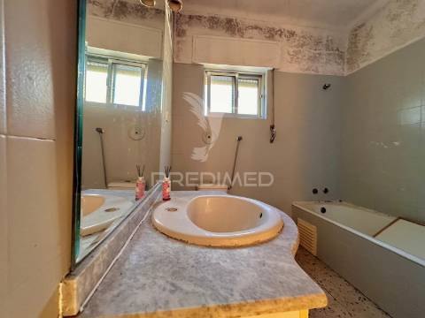 Apartamento t4 com varandas em setúbal