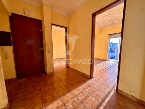 Apartamento t4 com varandas em setúbal