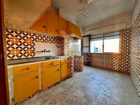 Apartamento t4 com varandas em setúbal