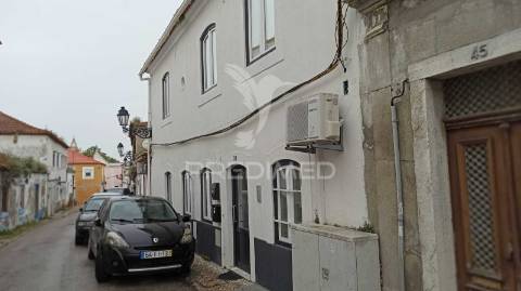 Apartamento t1 para arrendamento renovado - aldeia de paio pires