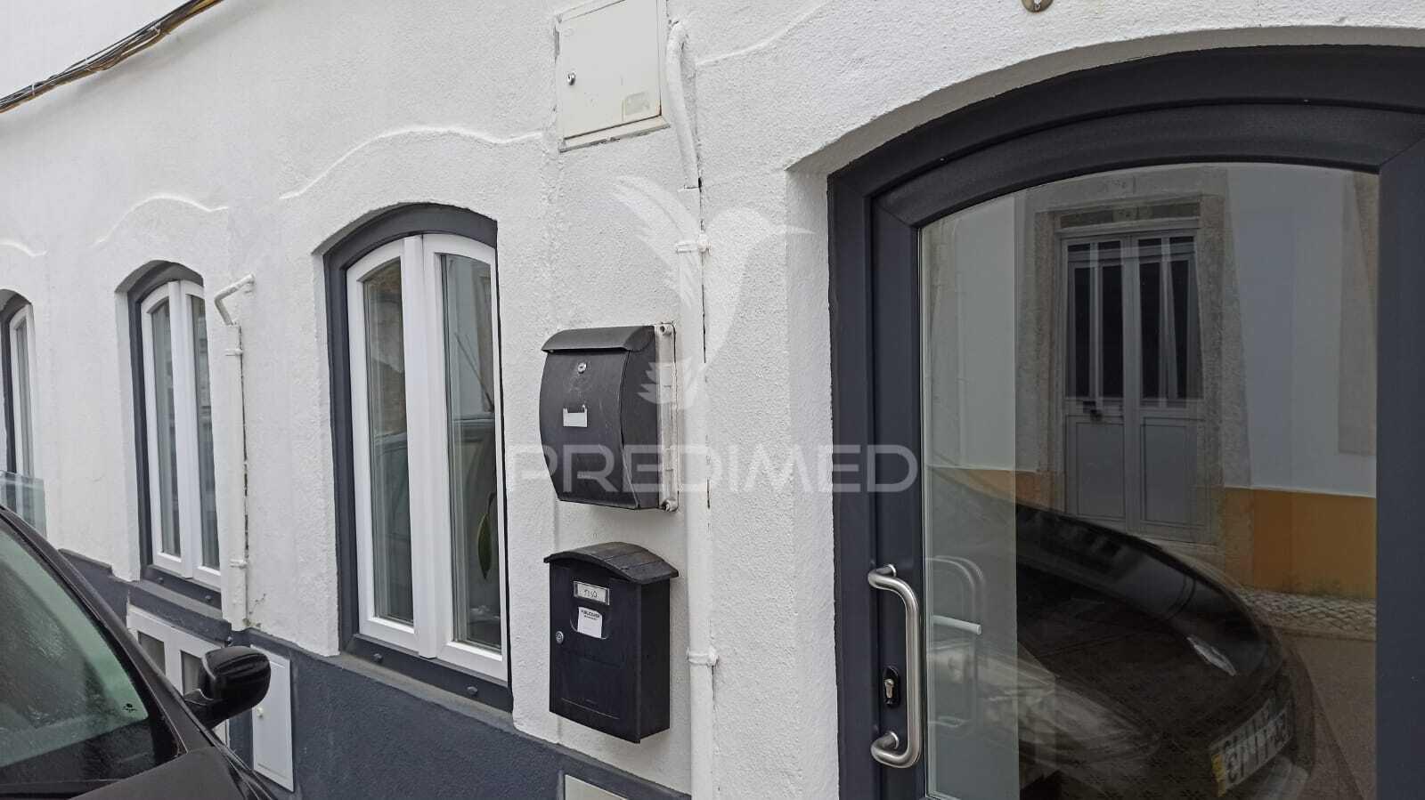 Apartamento t1 para arrendamento renovado - aldeia de paio pires