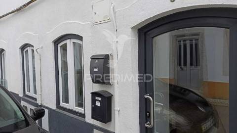 Apartamento t1 para arrendamento renovado - aldeia de paio pires