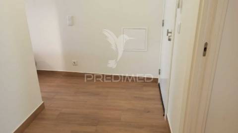 Apartamento t1 para arrendamento renovado - aldeia de paio pires