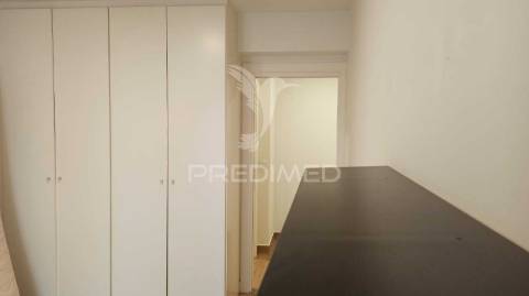 Apartamento t1 para arrendamento renovado - aldeia de paio pires