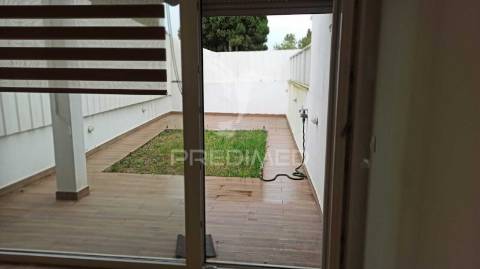Apartamento t1 para arrendamento renovado - aldeia de paio pires