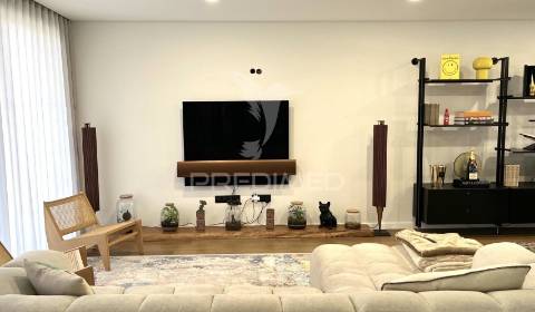 Entre o mar e o conforto – moradia t4 de luxo com piscina em esmoriz