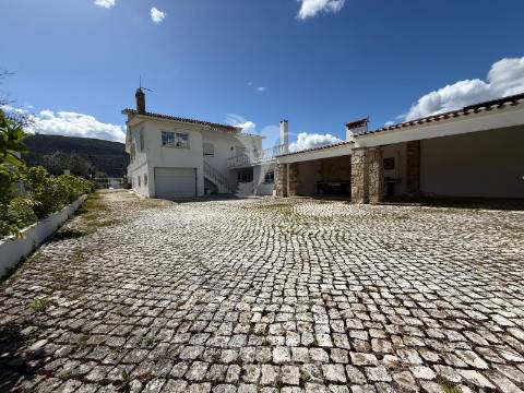 Moradia t4 com garagem e terreno minde / alcanena
