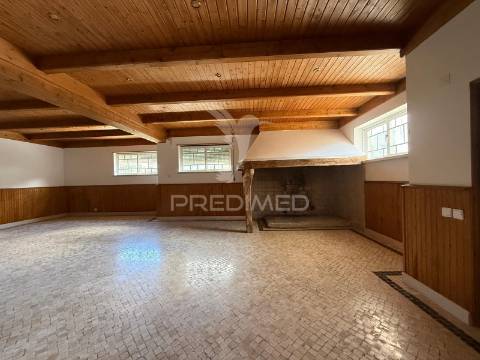 Moradia t4 com garagem e terreno minde / alcanena