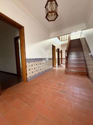 Moradia t4 com garagem e terreno minde / alcanena