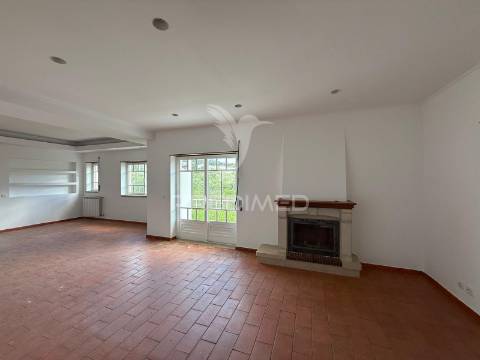 Moradia t4 com garagem e terreno minde / alcanena