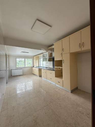 Moradia t4 com garagem e terreno minde / alcanena
