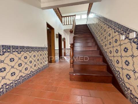 Moradia t4 com garagem e terreno minde / alcanena