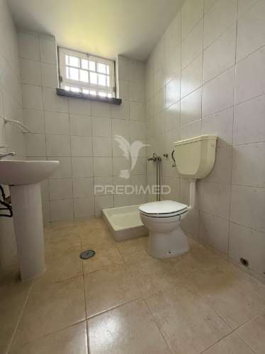 Moradia t4 com garagem e terreno minde / alcanena