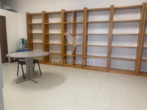 Escritório mobilado | casais mem martins | arrendamento
