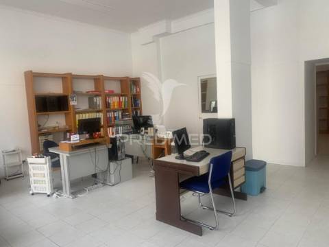 Escritório mobilado | casais mem martins | arrendamento