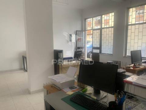 Escritório mobilado | casais mem martins | arrendamento