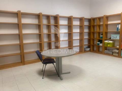 Escritório mobilado | casais mem martins | arrendamento