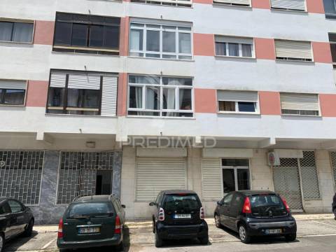 Escritório mobilado | casais mem martins | arrendamento