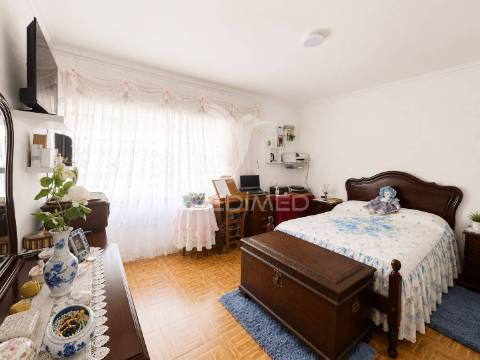 Novidade! t2 1º andar quinta do conde