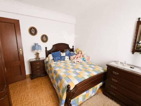 Novidade! t2 1º andar quinta do conde