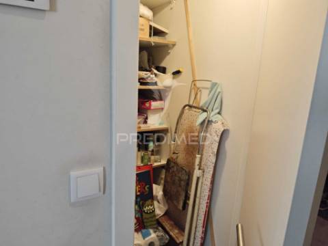 Apartamento t2 laranjeiro com arrecadação