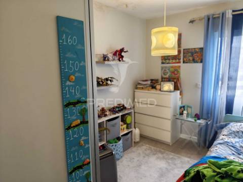 Apartamento t2 laranjeiro com arrecadação