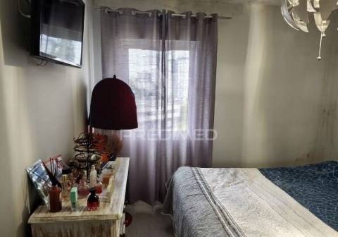 Apartamento t2 laranjeiro com arrecadação