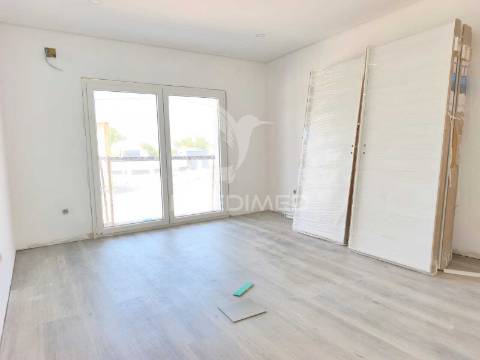 Moradia com piscina e terreno de 5 mil m2