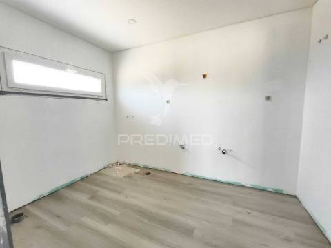 Moradia com piscina e terreno de 5 mil m2