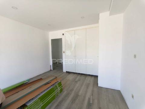 Moradia com piscina e terreno de 5 mil m2