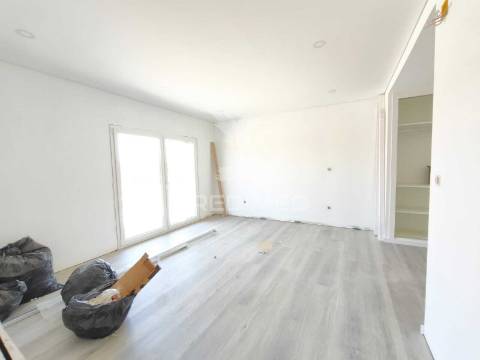 Moradia com piscina e terreno de 5 mil m2