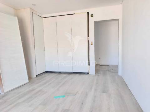 Moradia com piscina e terreno de 5 mil m2