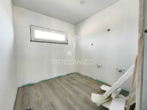 Moradia com piscina e terreno de 5 mil m2