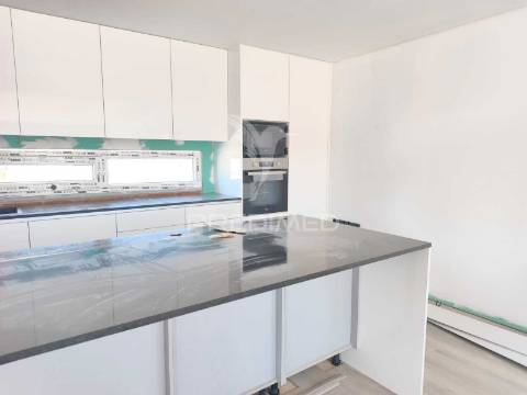 Moradia com piscina e terreno de 5 mil m2