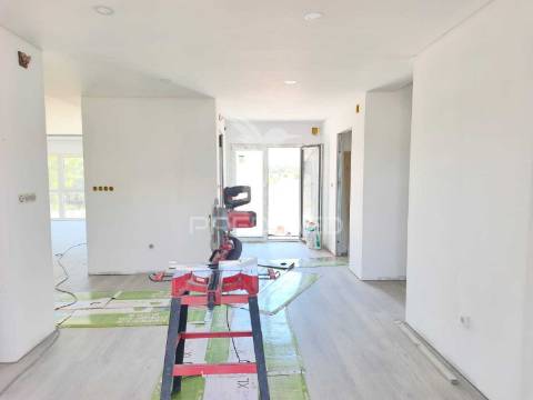 Moradia com piscina e terreno de 5 mil m2