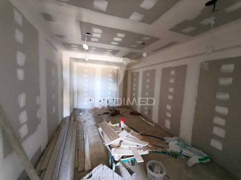 Moradia com piscina e terreno de 5 mil m2